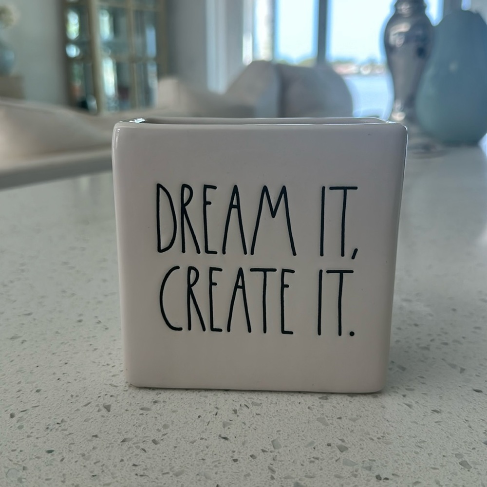 Ceramic holder “Dream It, Create It.”